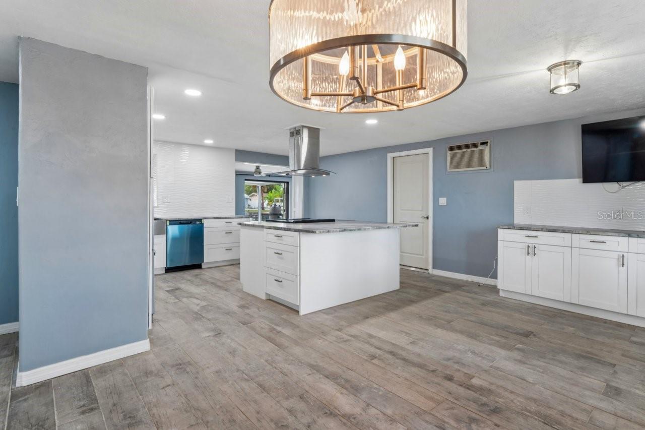 13701 LESLIE DR — photo 6
