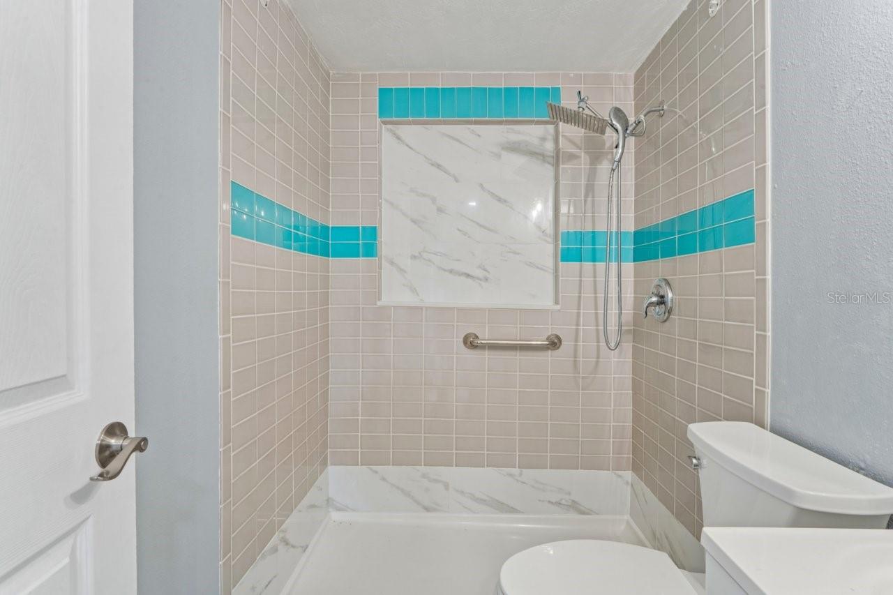 13701 LESLIE DR — photo 33