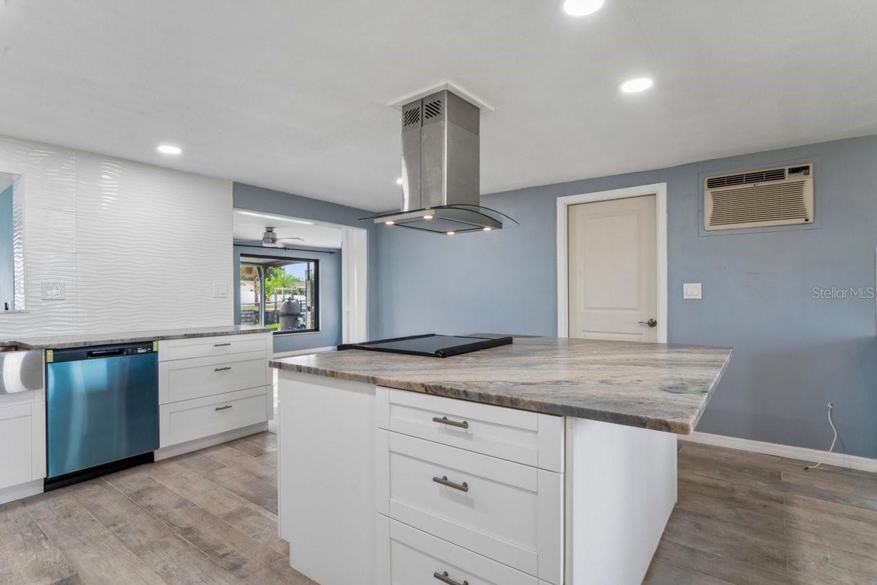 13701 LESLIE DR — photo 12