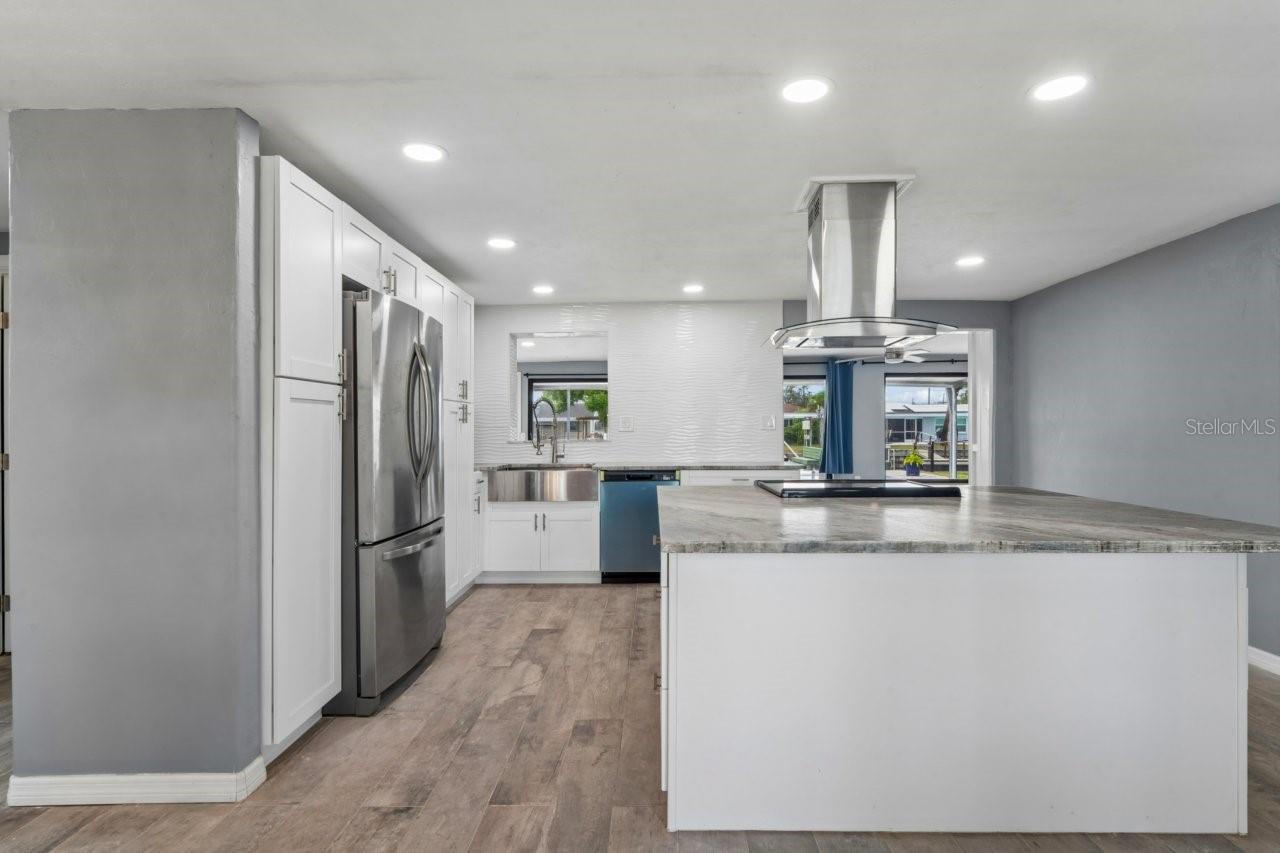 13701 LESLIE DR — photo 9