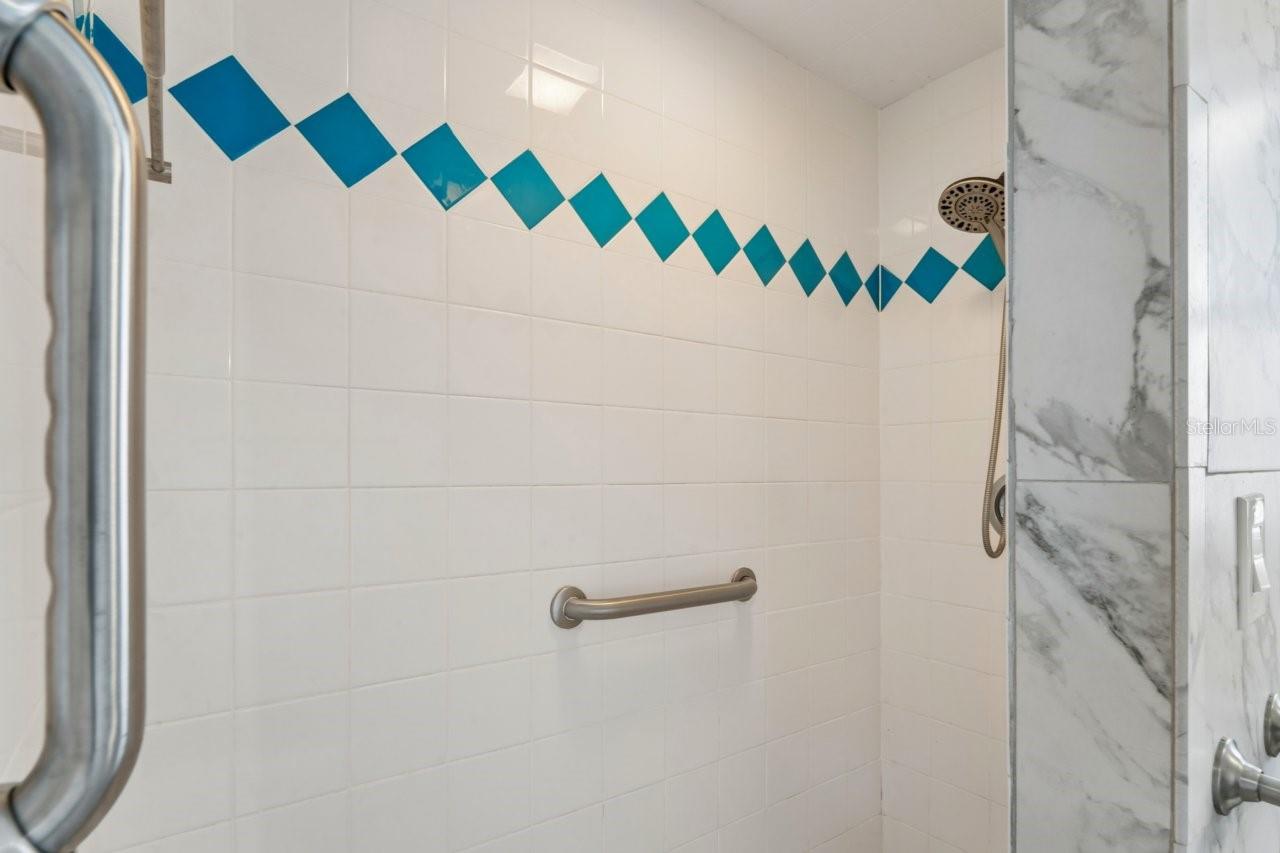 13701 LESLIE DR — photo 40