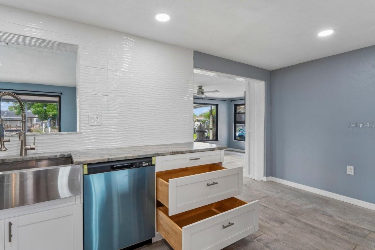 13701 LESLIE DR — photo 14