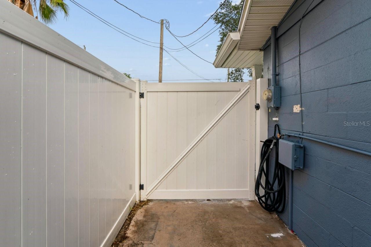 13701 LESLIE DR — photo 68