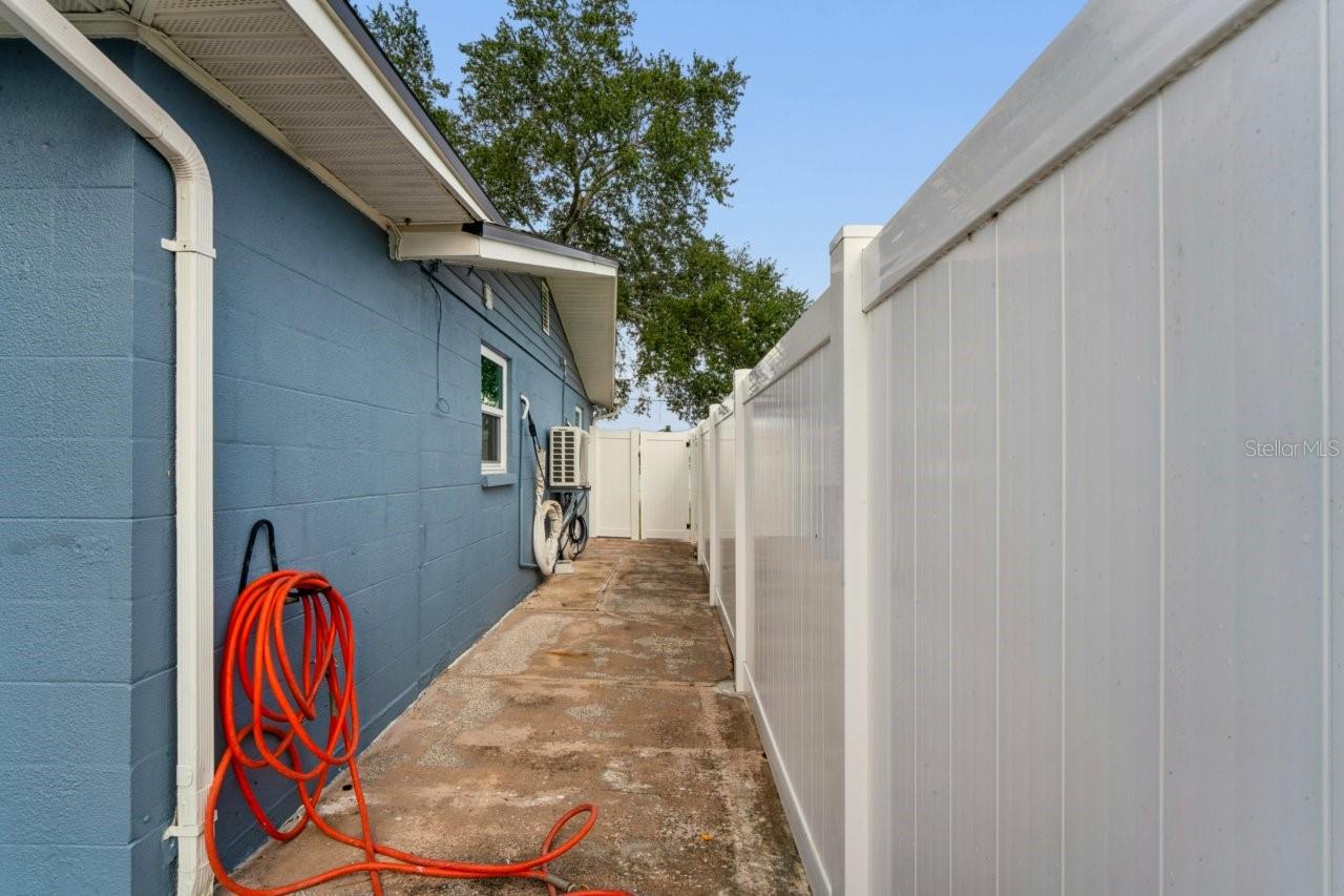 13701 LESLIE DR — photo 69