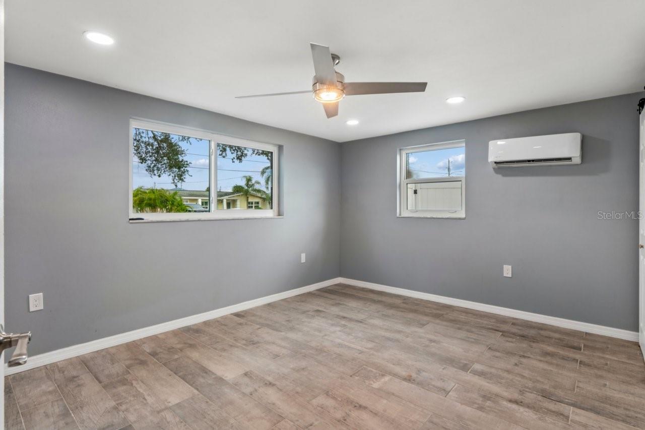 13701 LESLIE DR — photo 35
