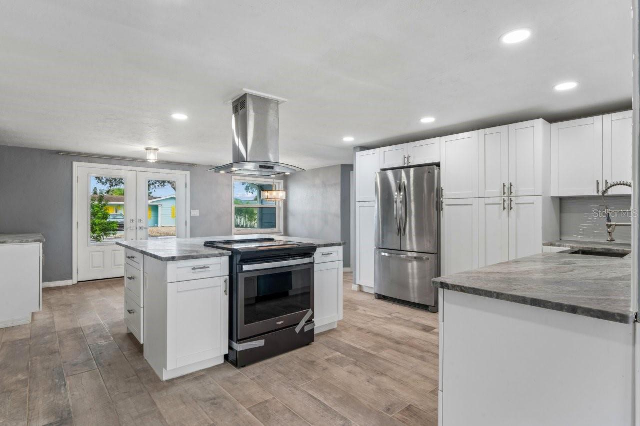 13701 LESLIE DR — photo 5
