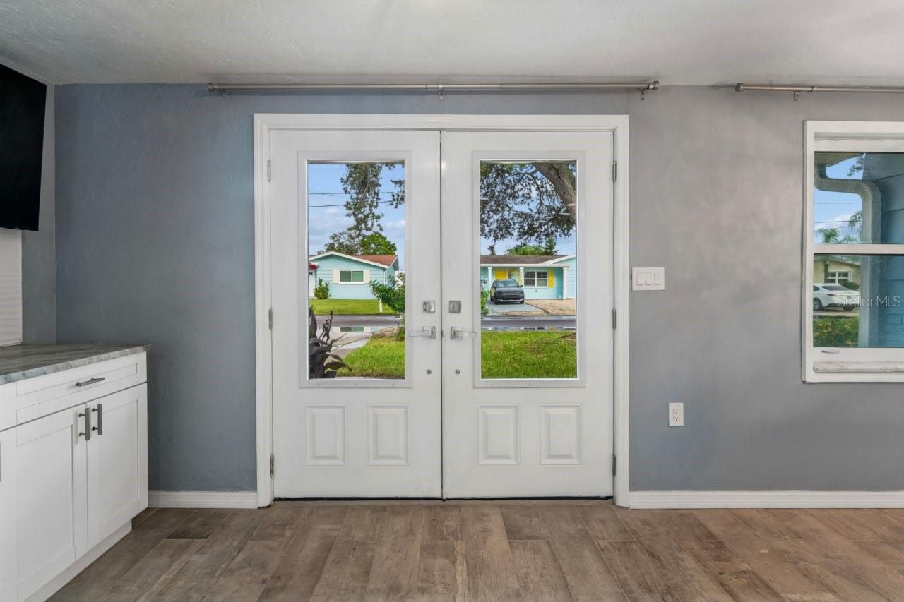 13701 LESLIE DR — photo 16