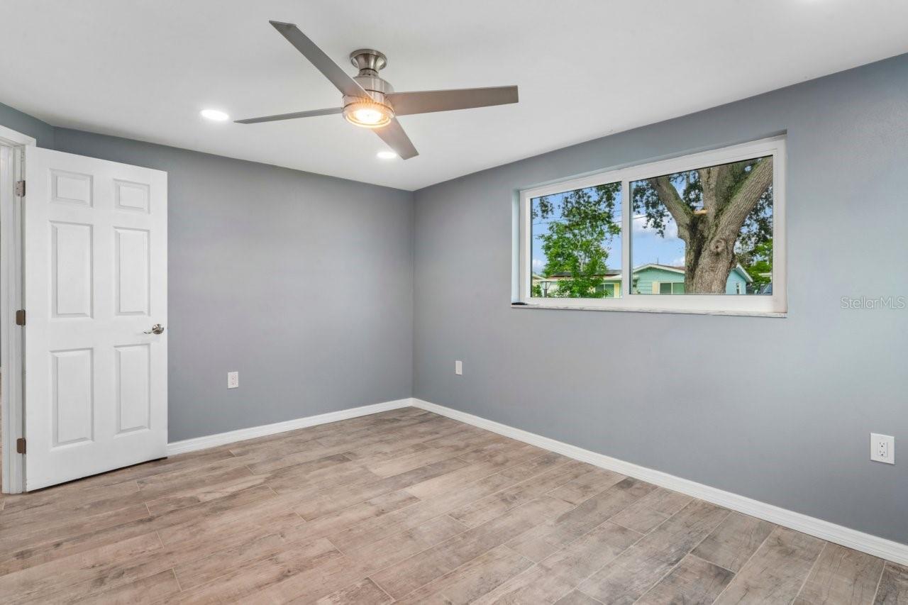 13701 LESLIE DR — photo 27