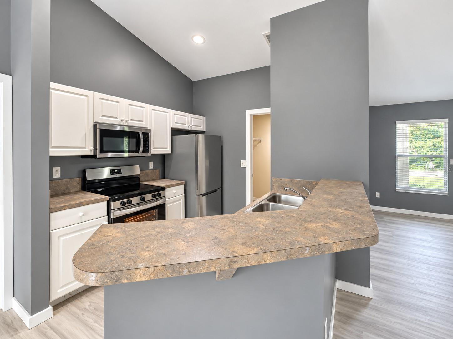 8439 GLOVER AVE — photo 8