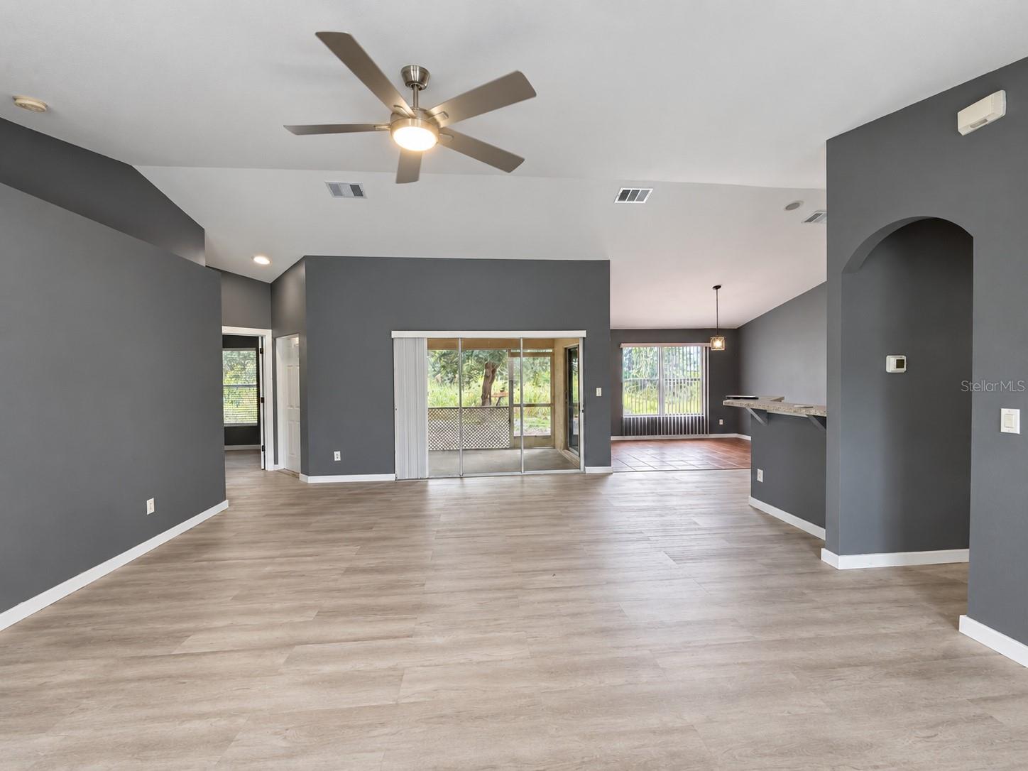 8439 GLOVER AVE — photo 2
