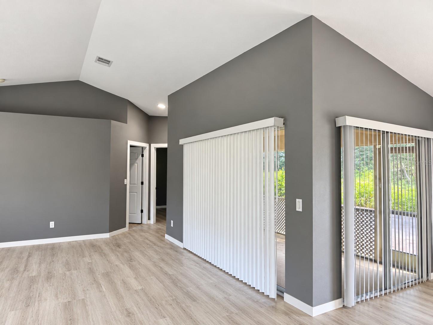 8439 GLOVER AVE — photo 9