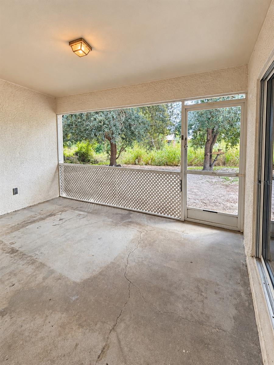 8439 GLOVER AVE — photo 23