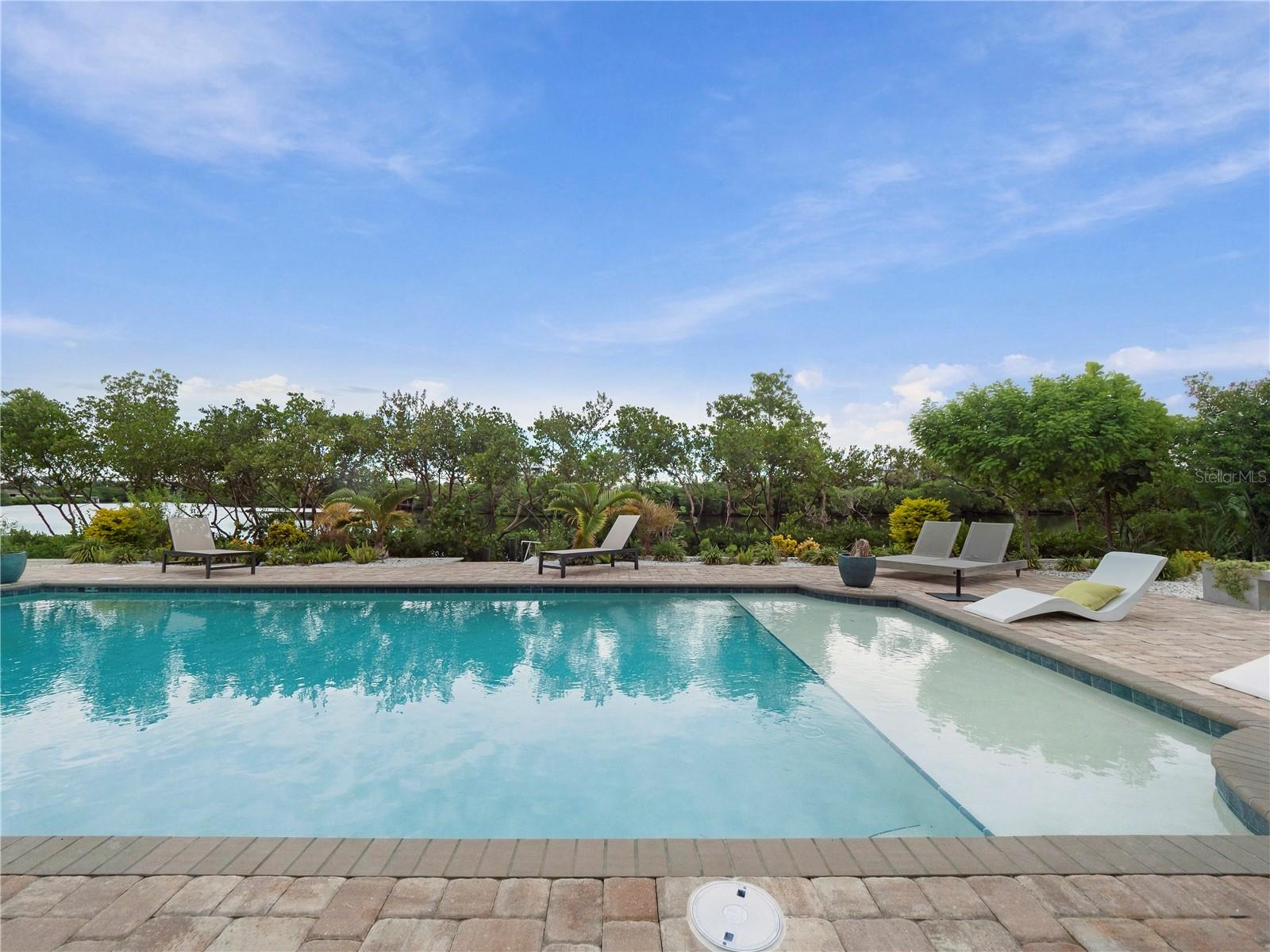908 BAYSHORE DR — photo 77
