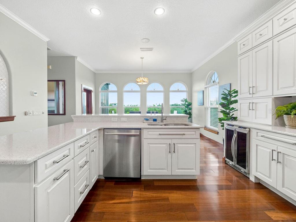 908 BAYSHORE DR — photo 13