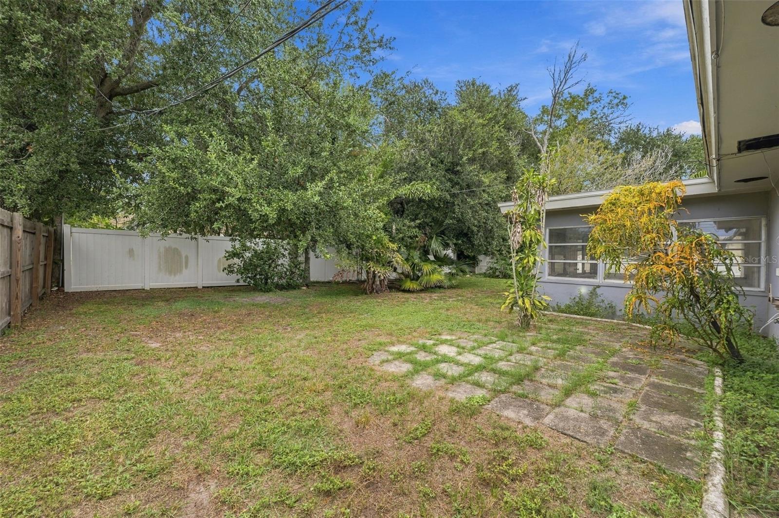 1354 S LOTUS DR — photo 22