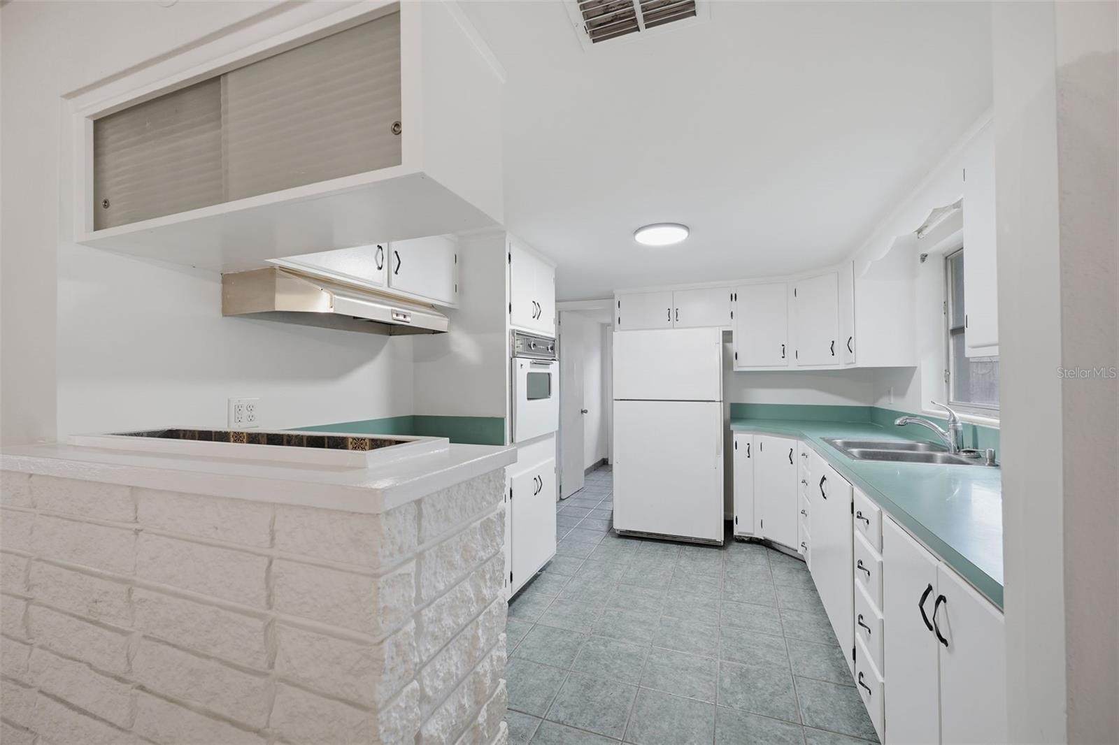 1354 S LOTUS DR — photo 10