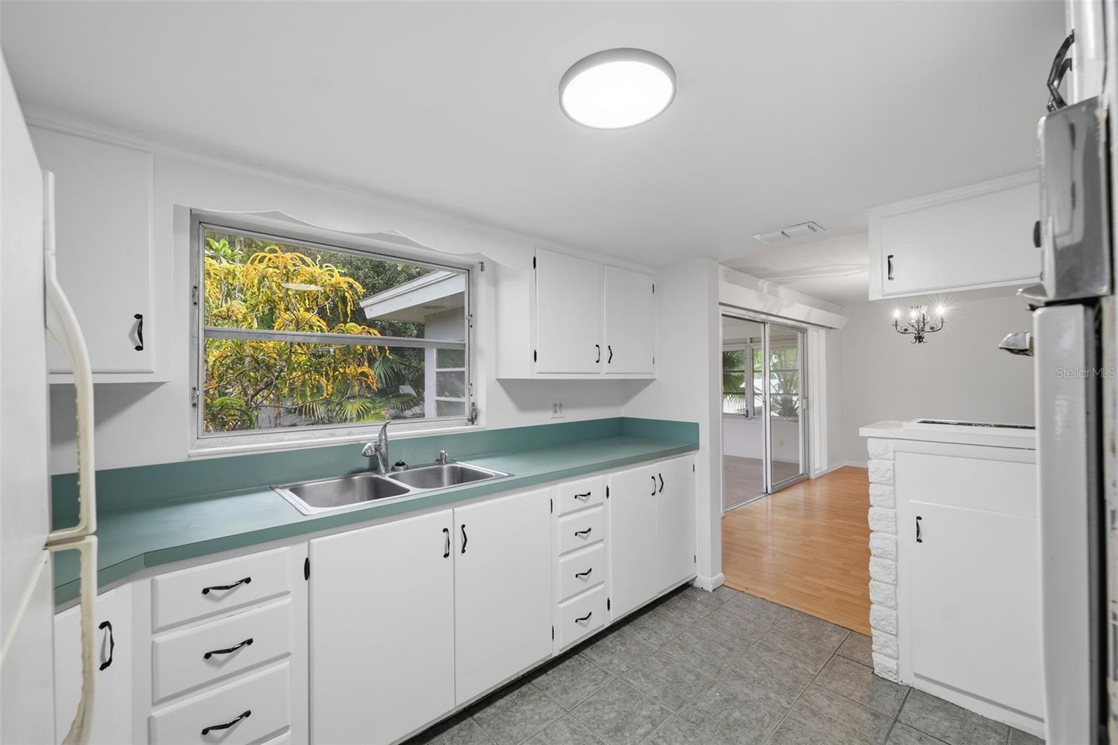 1354 S LOTUS DR — photo 11