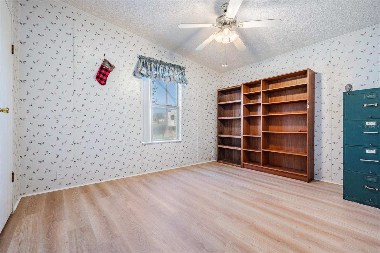 37700 NEUKOM AVE — photo 25