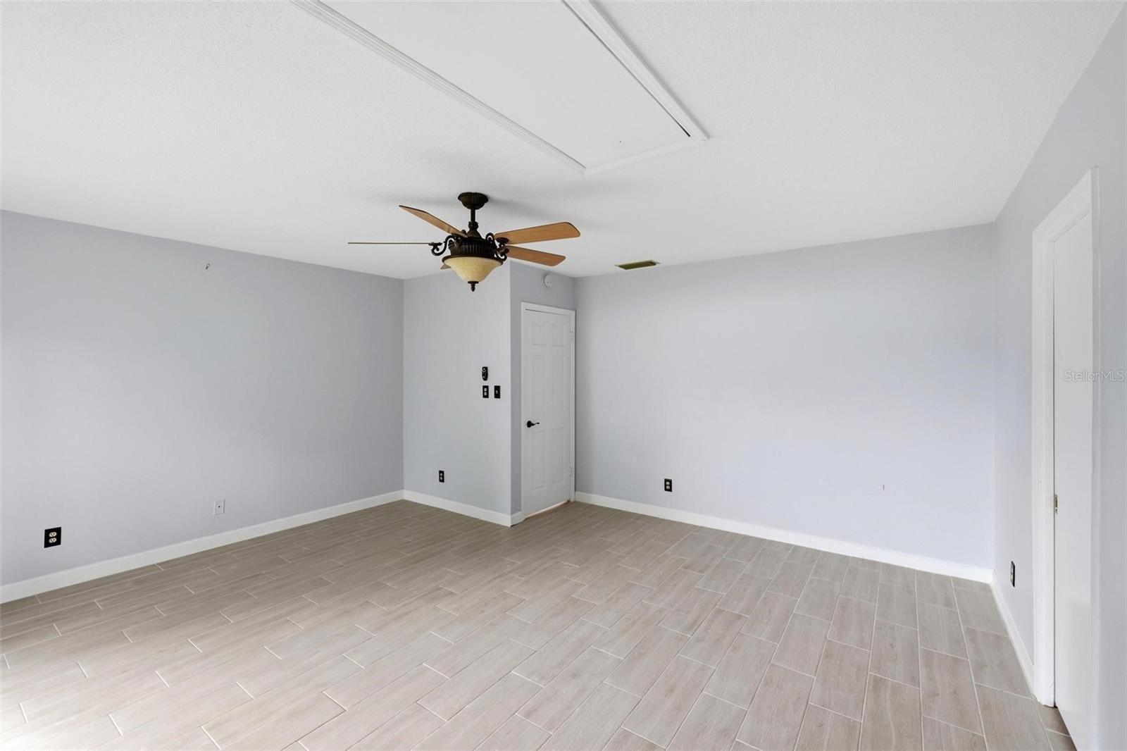 4 ANTIGUA CIR #6 — photo 22