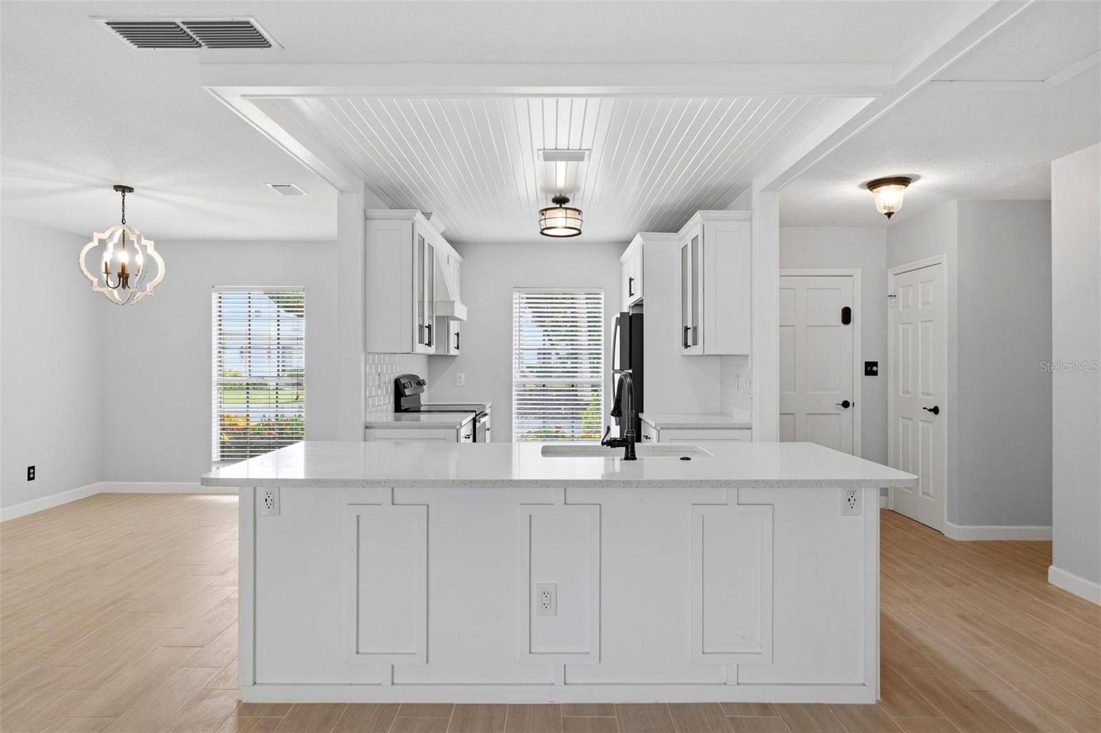 4 ANTIGUA CIR #6 — photo 15