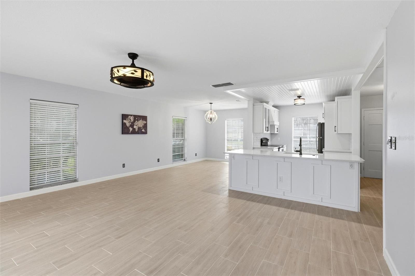 4 ANTIGUA CIR #6 — photo 12