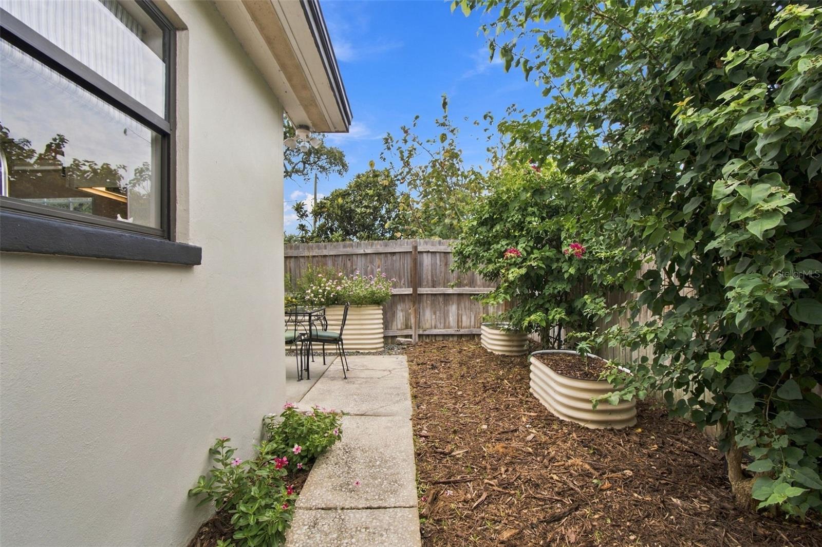 1672 RAINBOW DR — photo 29