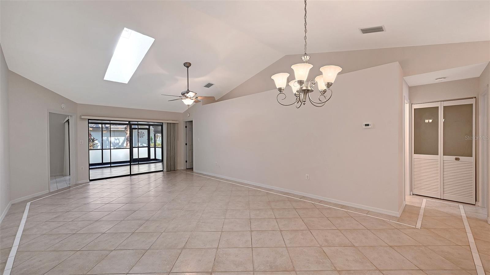 4799 OAK FOREST DR W #43 — photo 7