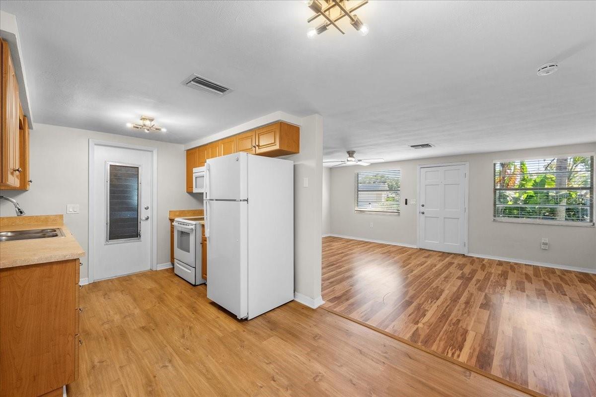 11819 BINGHAM DR — photo 21