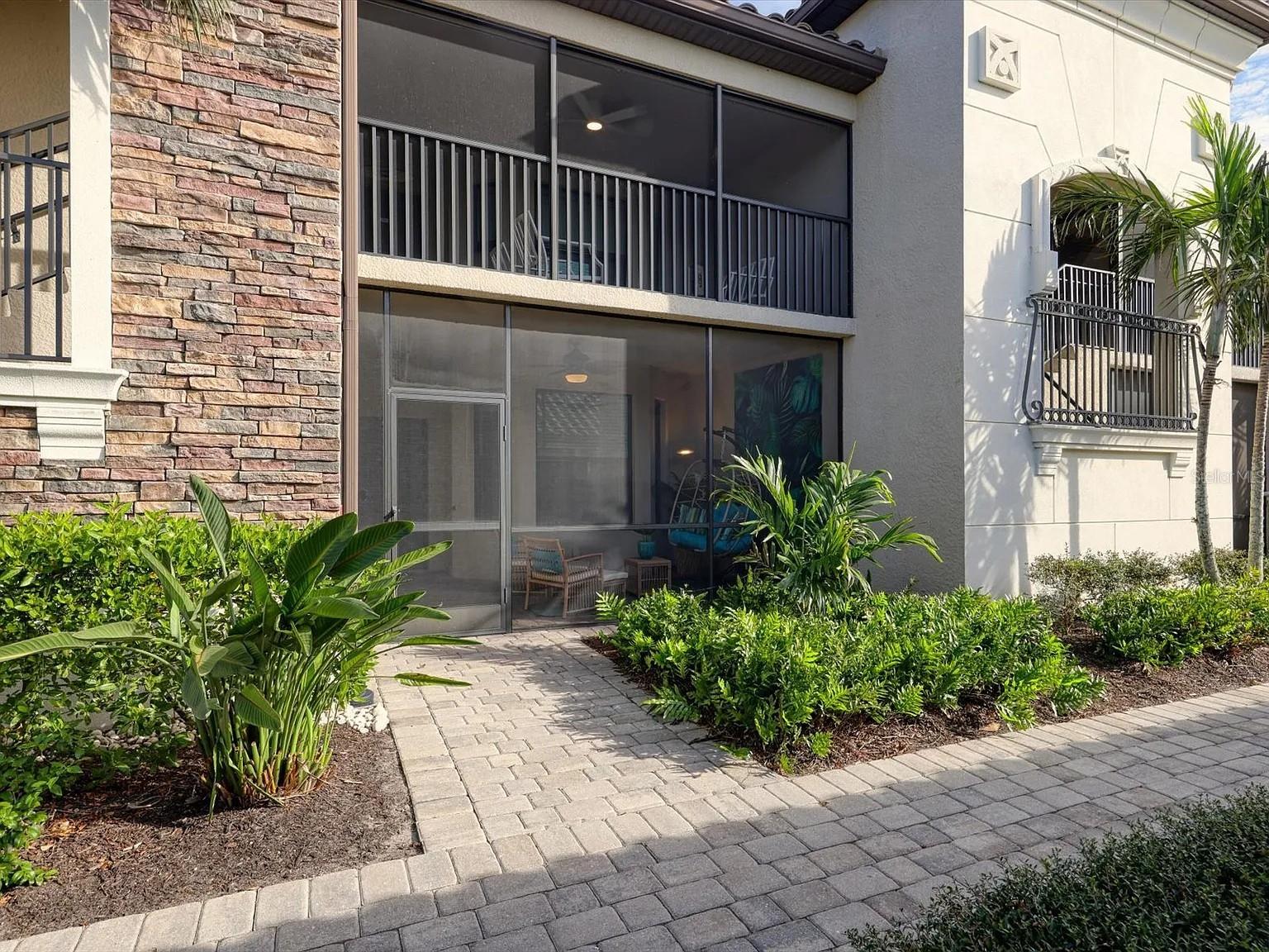 5558 PALMER CIR #101 — photo 2