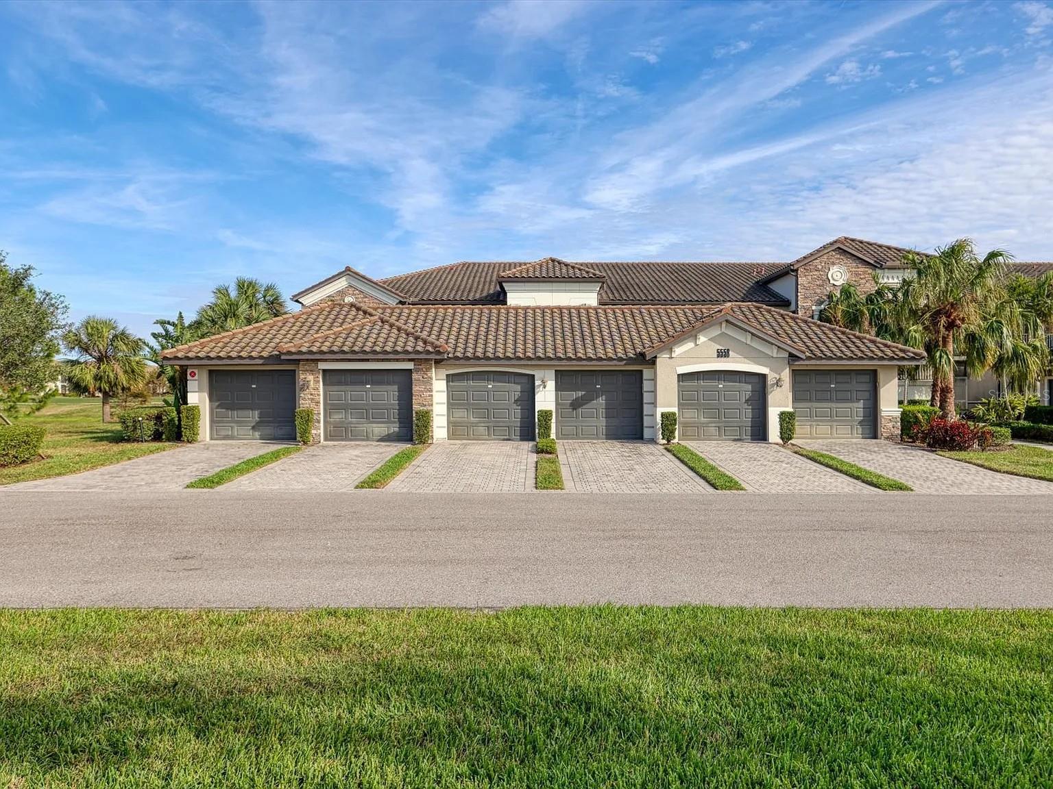 5558 PALMER CIR #101 — photo 43