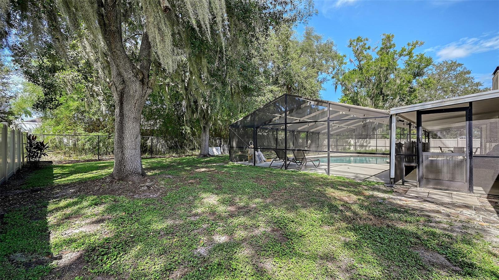 5107 WOODLAWN CIR W — photo 22