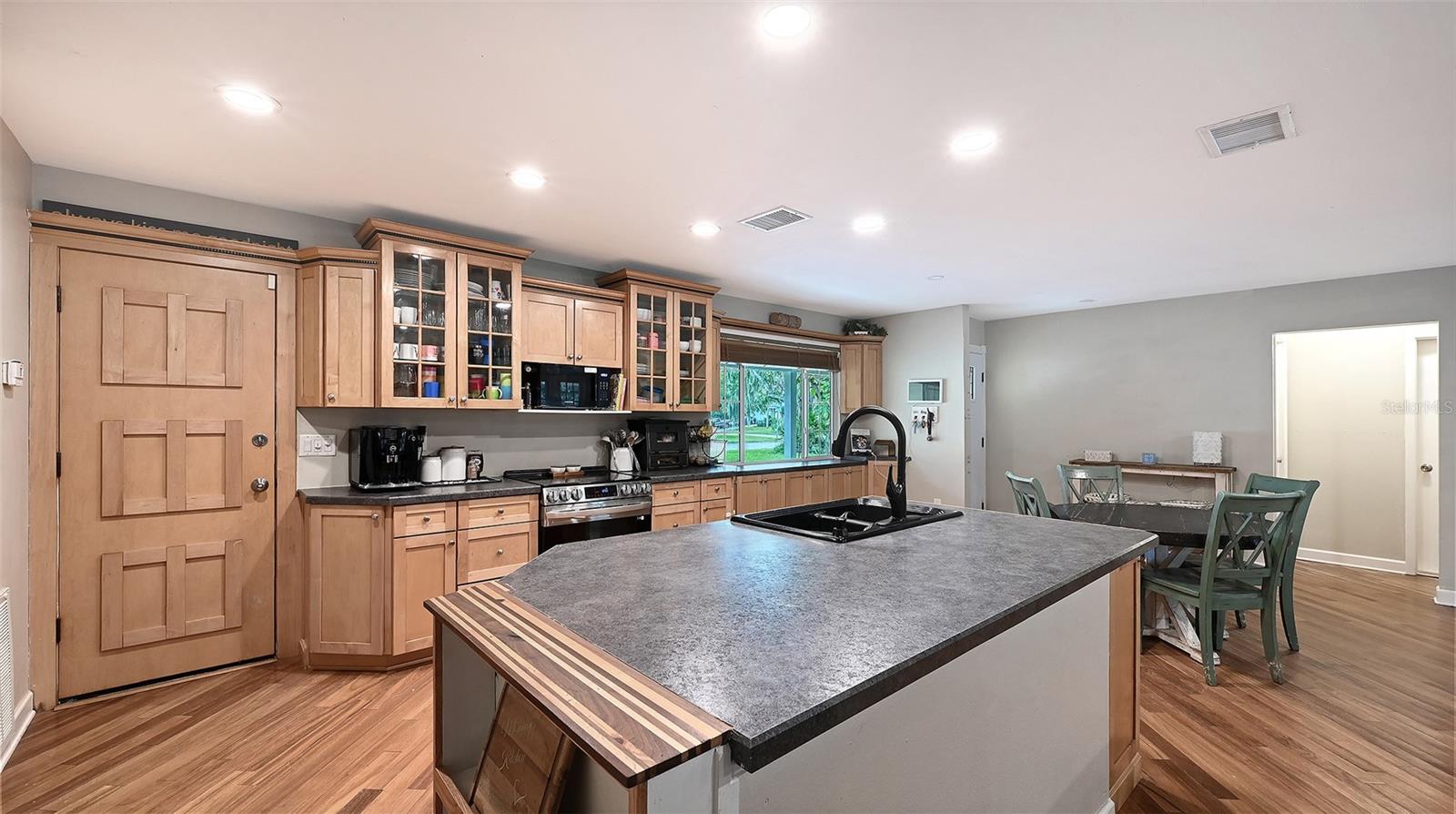 5107 WOODLAWN CIR W — photo 12