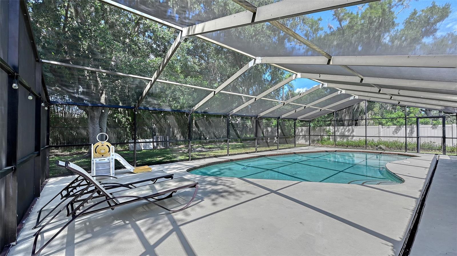 5107 WOODLAWN CIR W — photo 29
