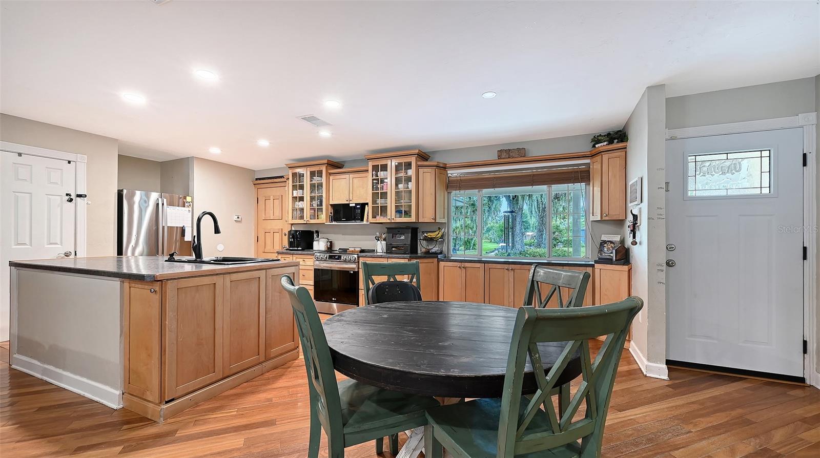 5107 WOODLAWN CIR W — photo 8