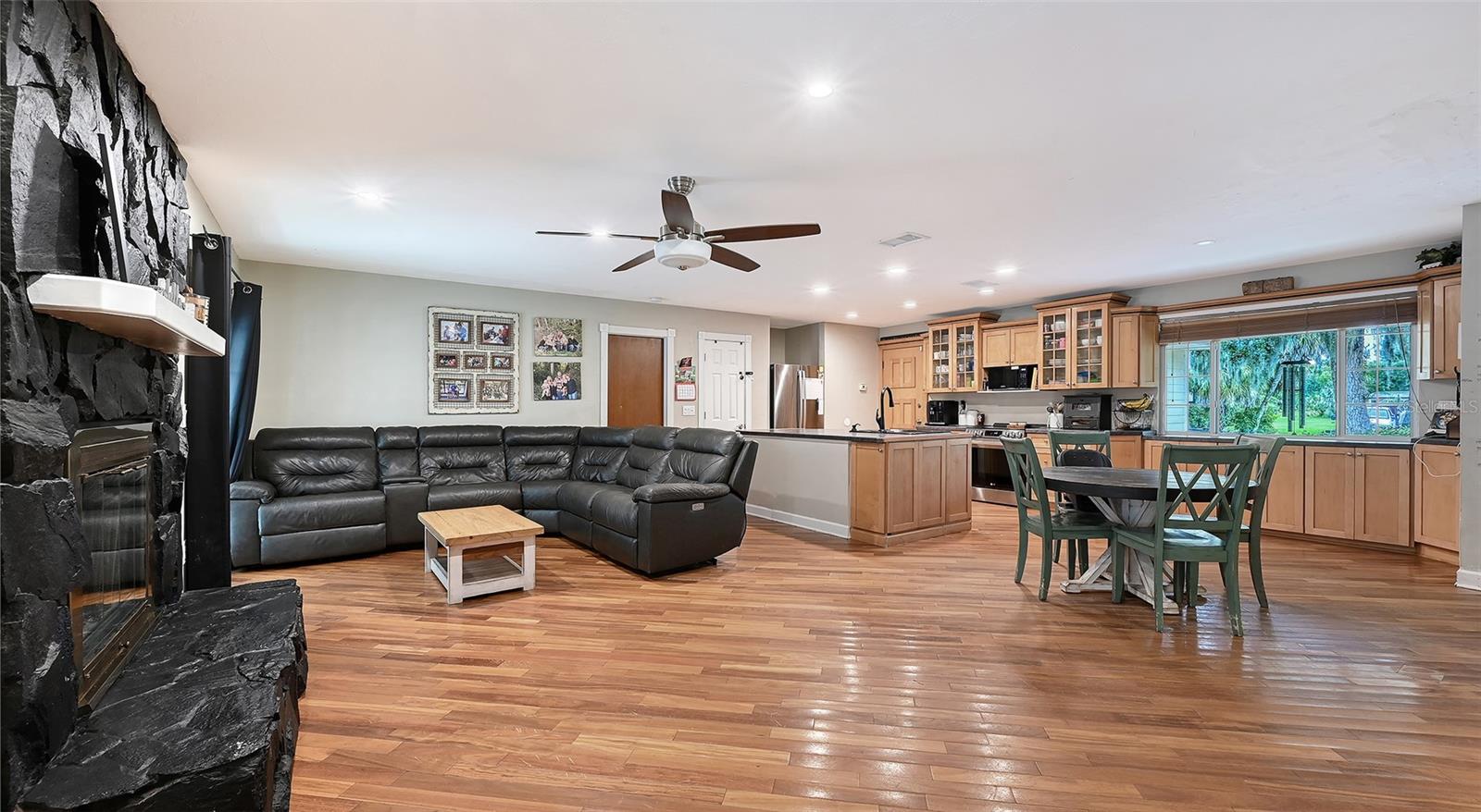 5107 WOODLAWN CIR W — photo 10