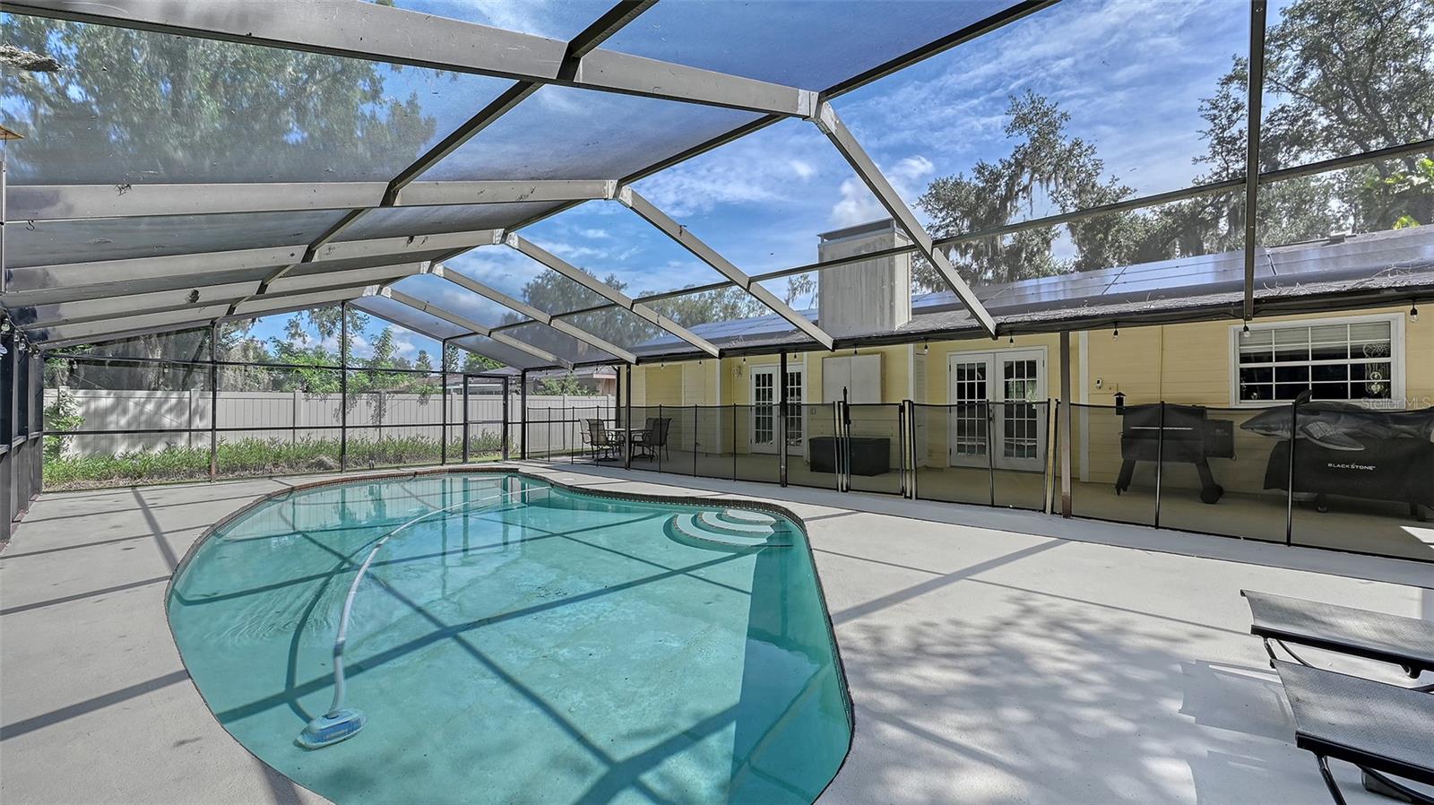 5107 WOODLAWN CIR W — photo 25