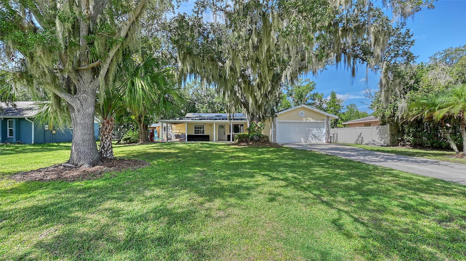 5107 WOODLAWN CIR W — photo 2
