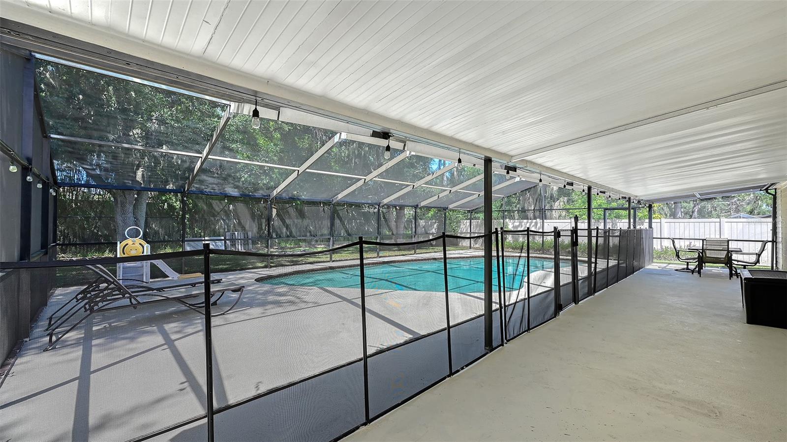 5107 WOODLAWN CIR W — photo 26