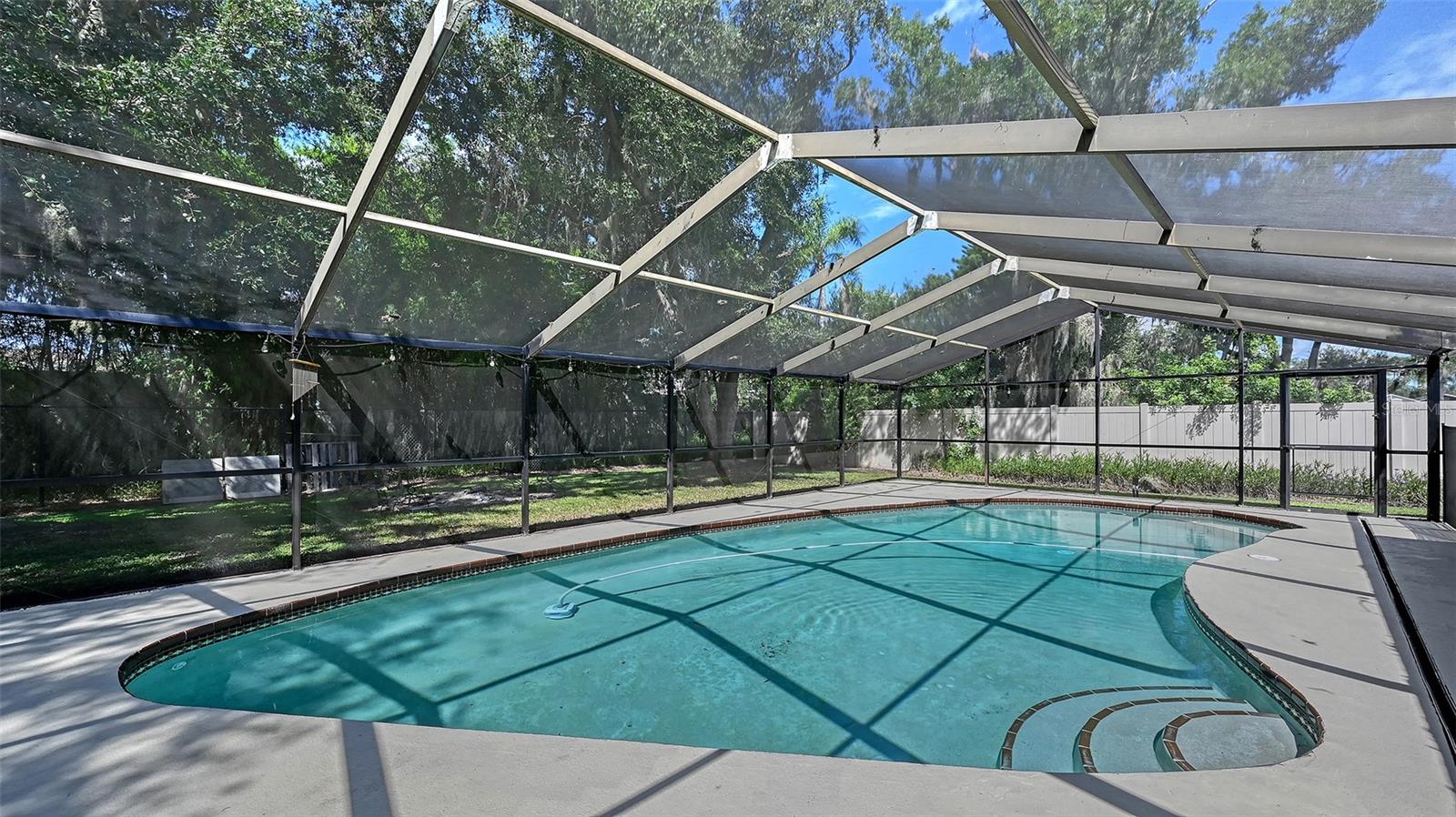 5107 WOODLAWN CIR W — photo 31
