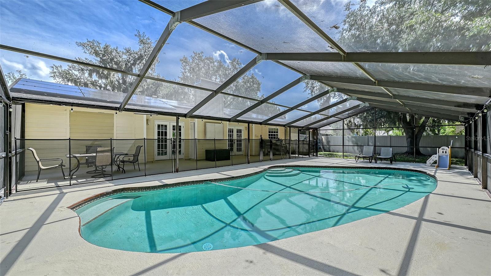 5107 WOODLAWN CIR W — photo 28