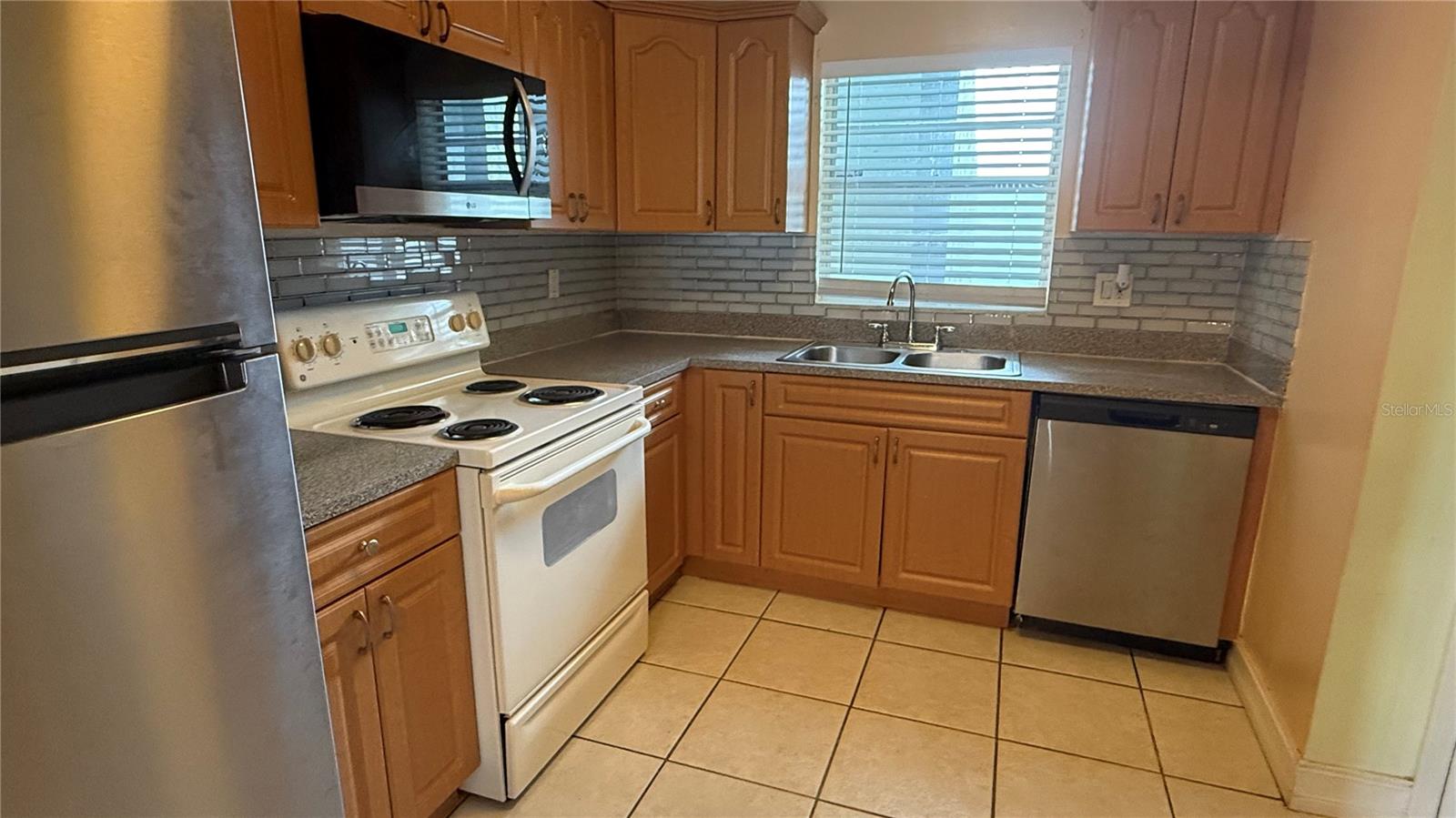 2830 SOMERSET PARK DR #202 — photo 5