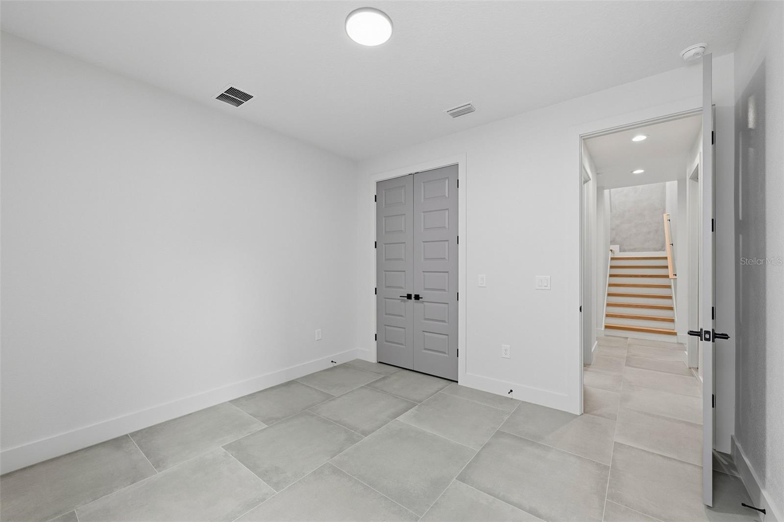 3205 W WYOMING AVE — photo 26
