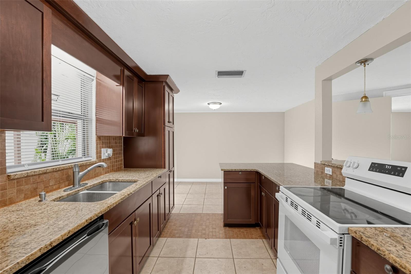 1512 RUSSELL AVE — photo 6