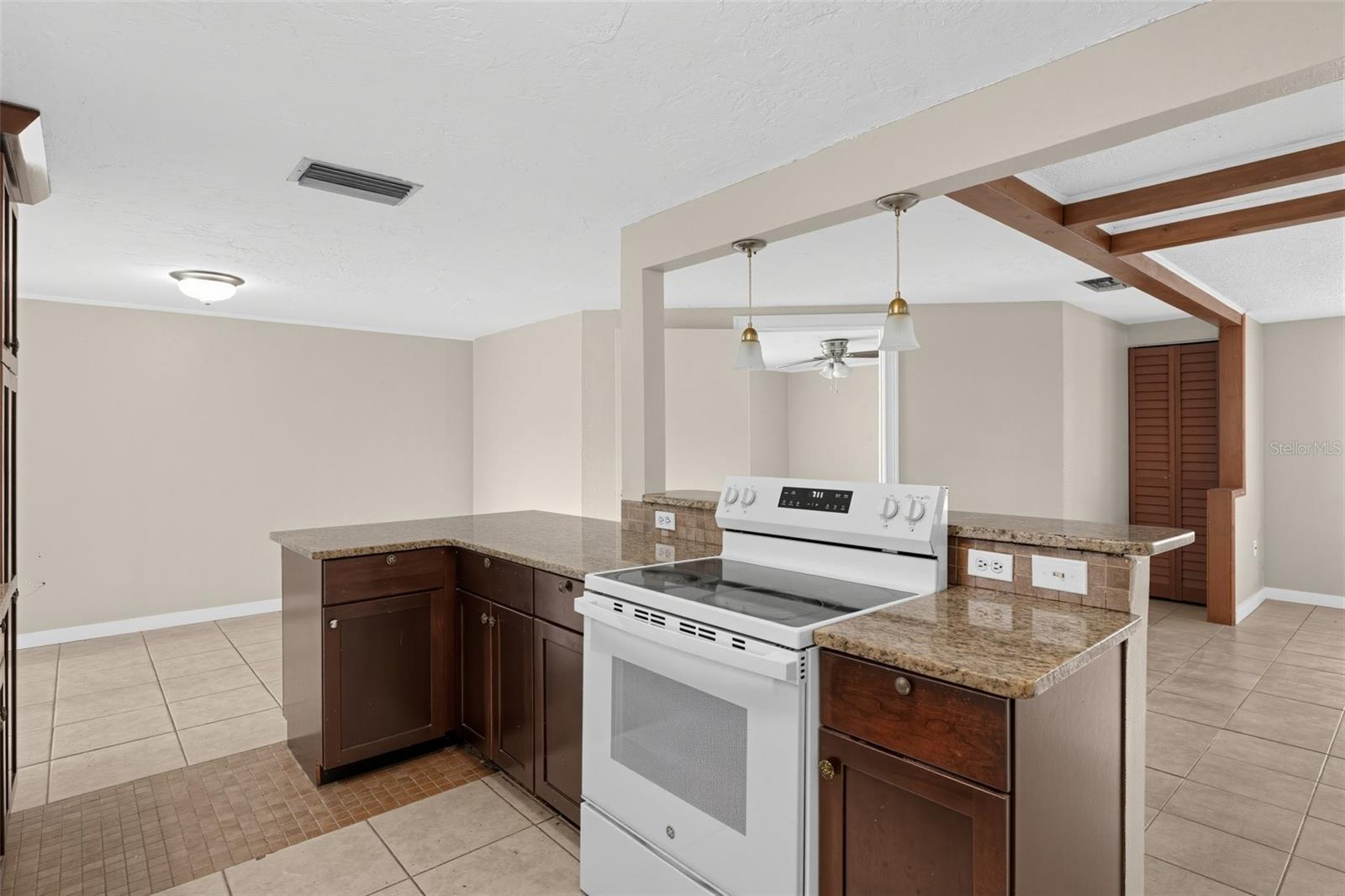 1512 RUSSELL AVE — photo 7