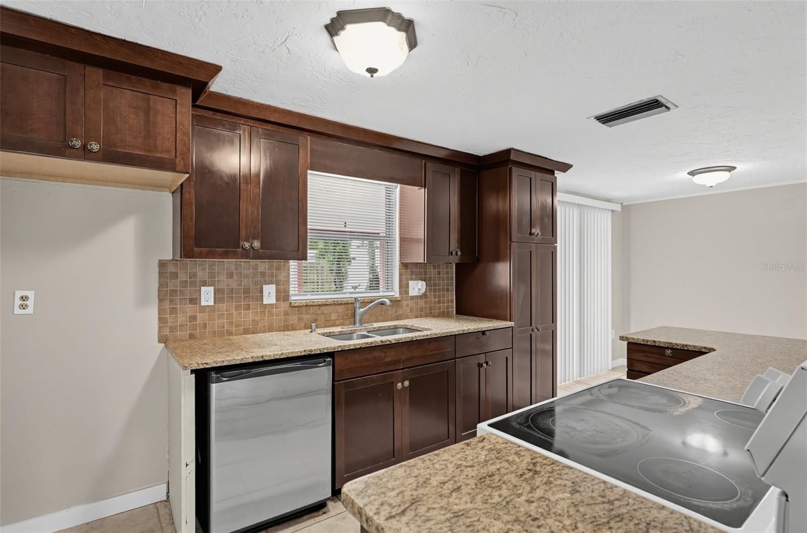 1512 RUSSELL AVE — photo 5