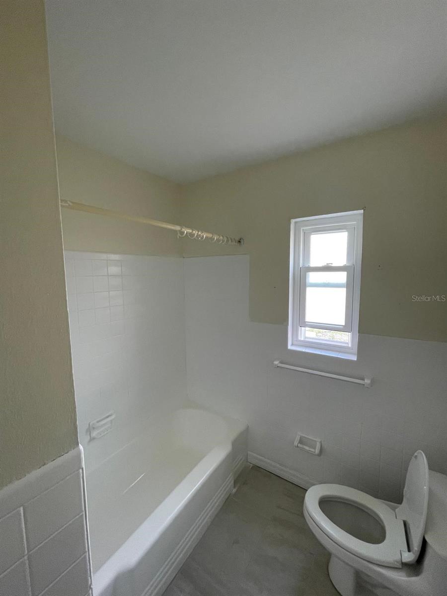 309 COUNTRY CLUB DR — photo 9