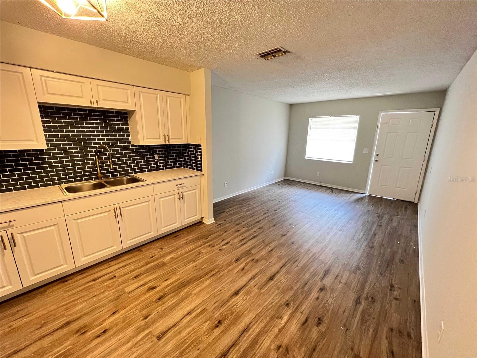 8108 N SEMMES ST — photo 6