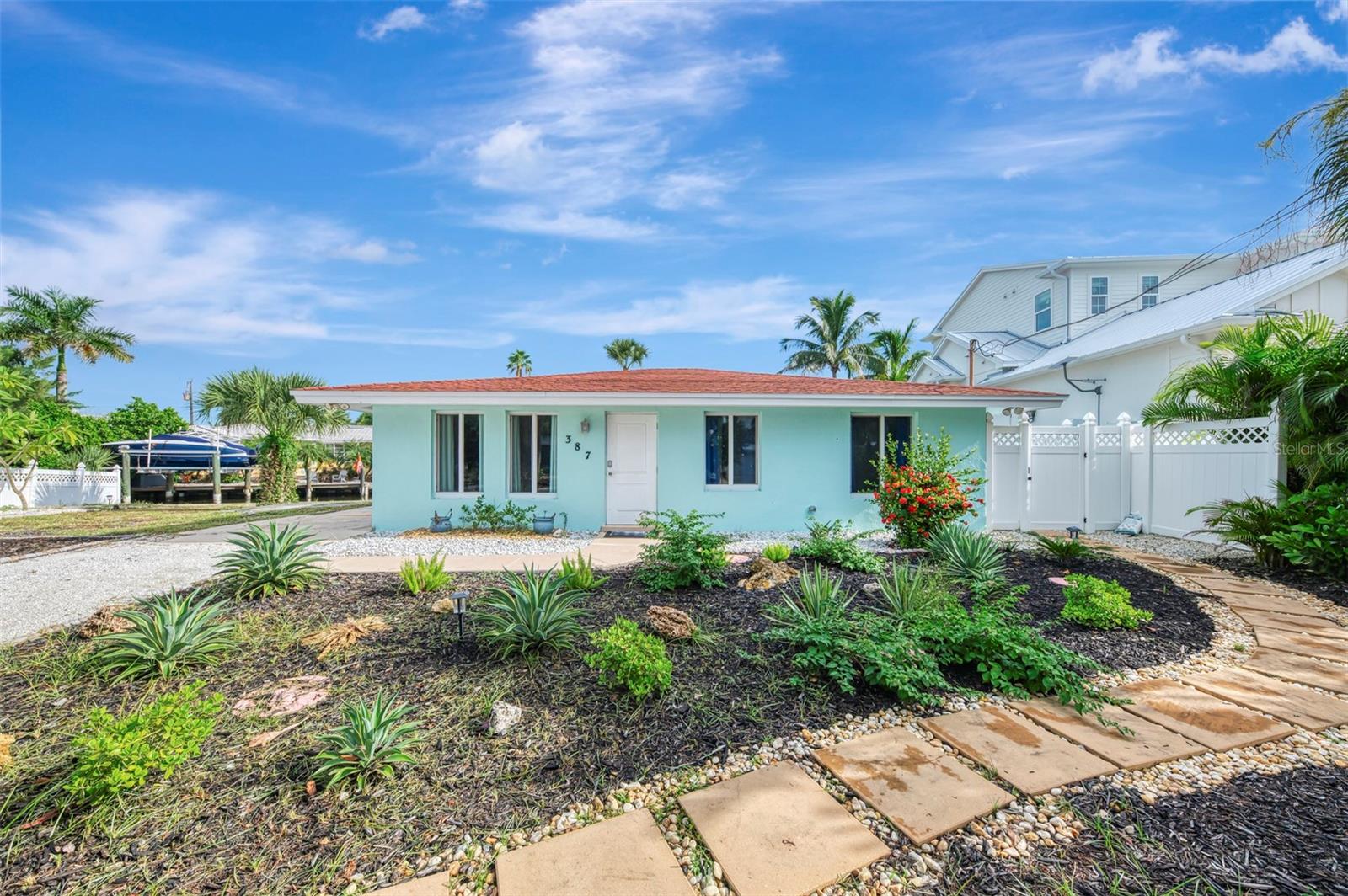 387 AVENIDA MILANO — photo 4
