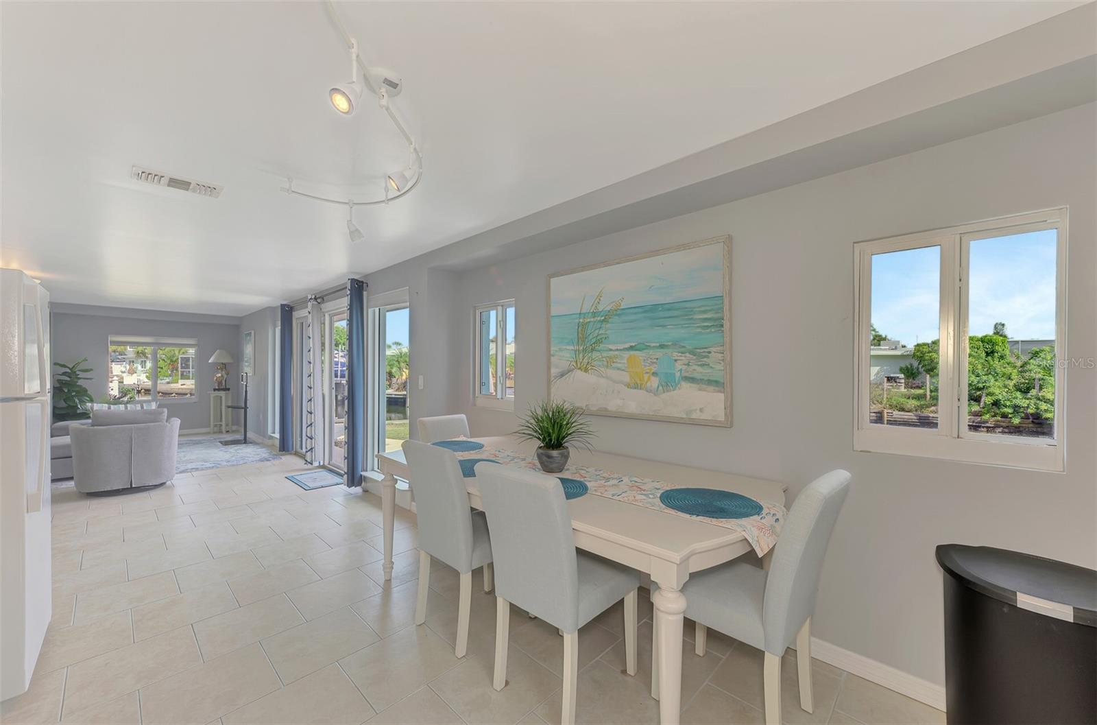 387 AVENIDA MILANO — photo 16