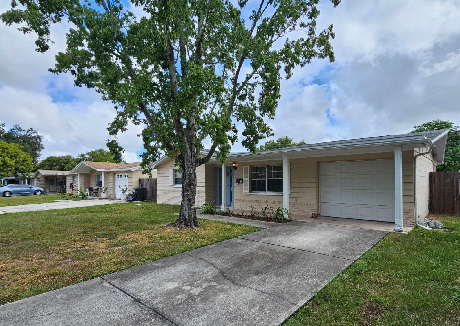 4332 NEWBURY DR — photo 2